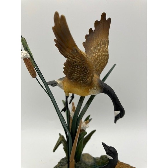 Canadian Geese Figurines Pair Pond Family Flying Goose Cattails Decor 7.5"Hx4"L - Picture 7 of 9